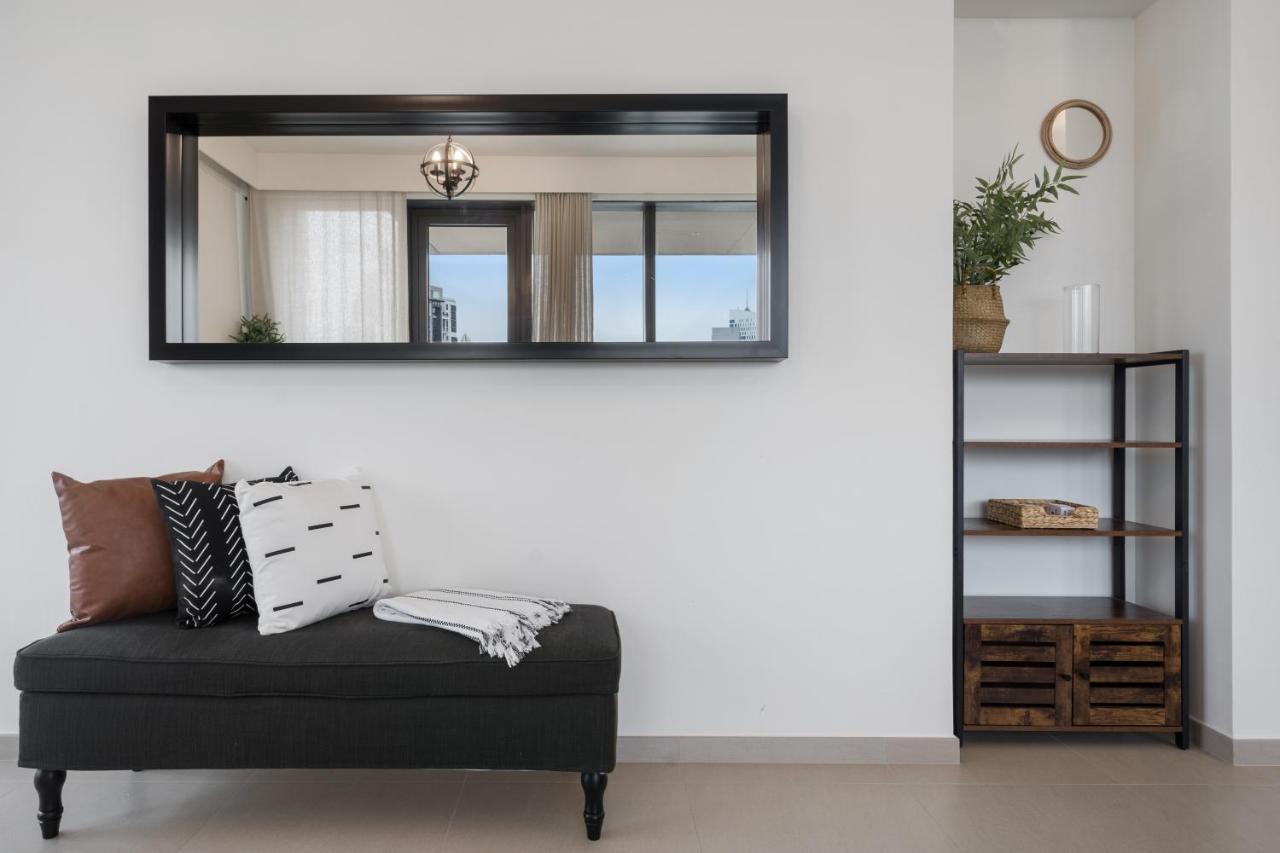 Breathtaking City Views From Dt Apt With Terrace Dubai Exterior foto